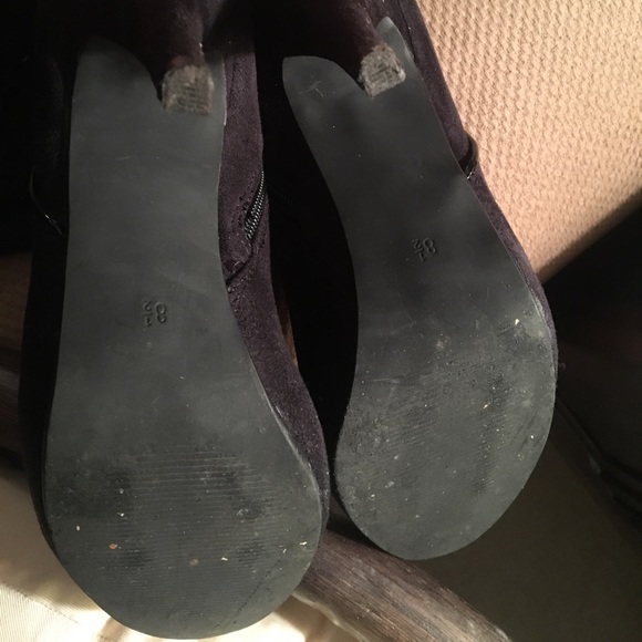 Black suede knee-high boots 8.5 w button detail - Picture 2 of 3